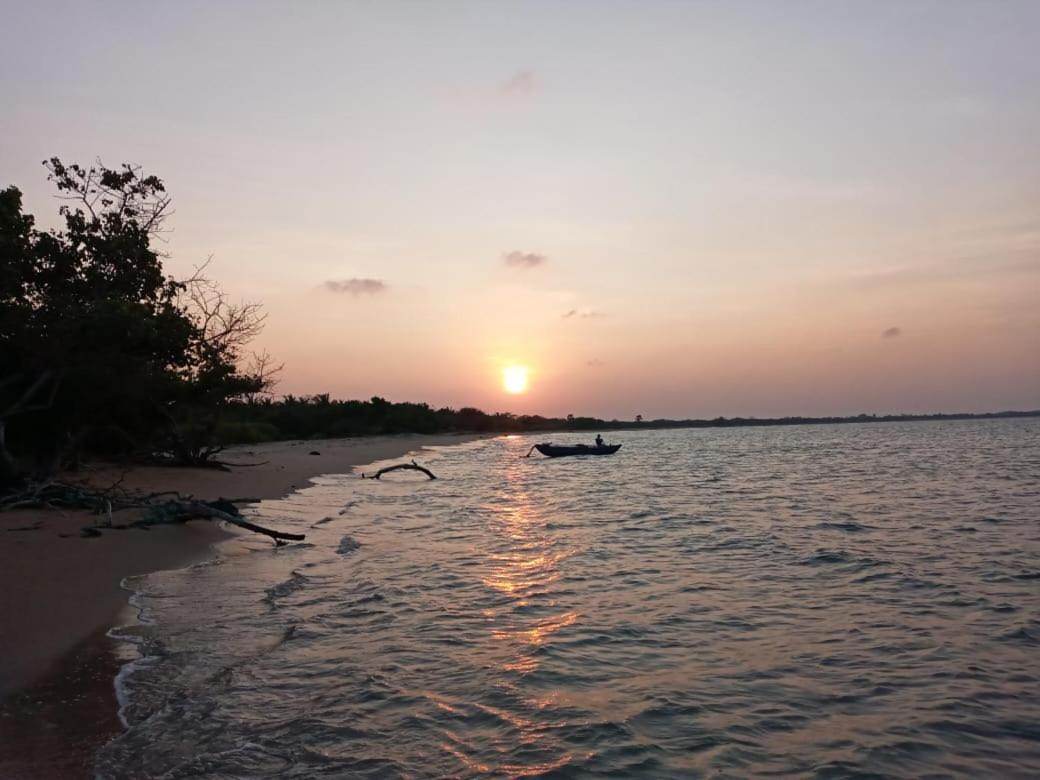 Giman Free Beach Resort Passikudah Экстерьер фото