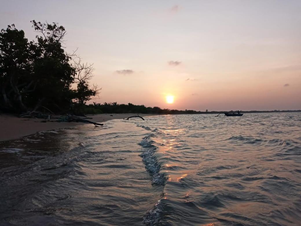 Giman Free Beach Resort Passikudah Экстерьер фото